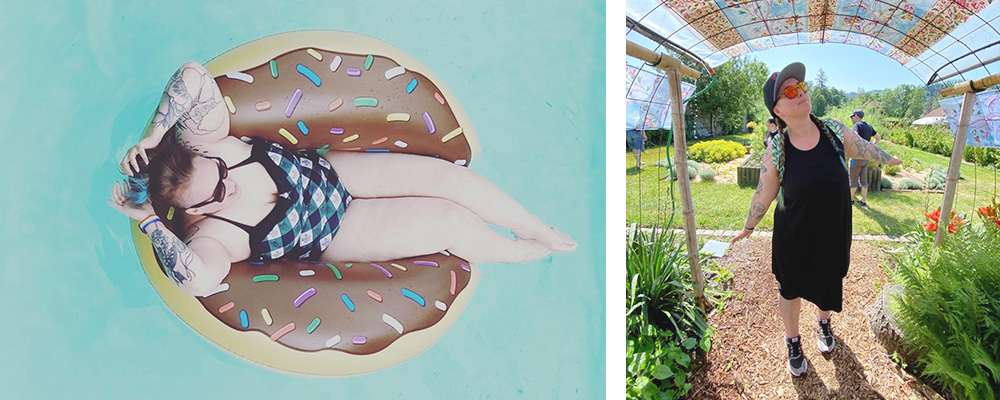 vu de dessus : moi sur une bouée donut, moi dans un parc fleuri